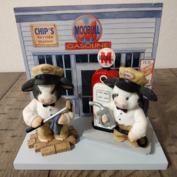 ** SOLD OUTSIDE OF POSHMARK ** Mary's Moo Moos Moobull Gas Station Set - Picture 2 of 7